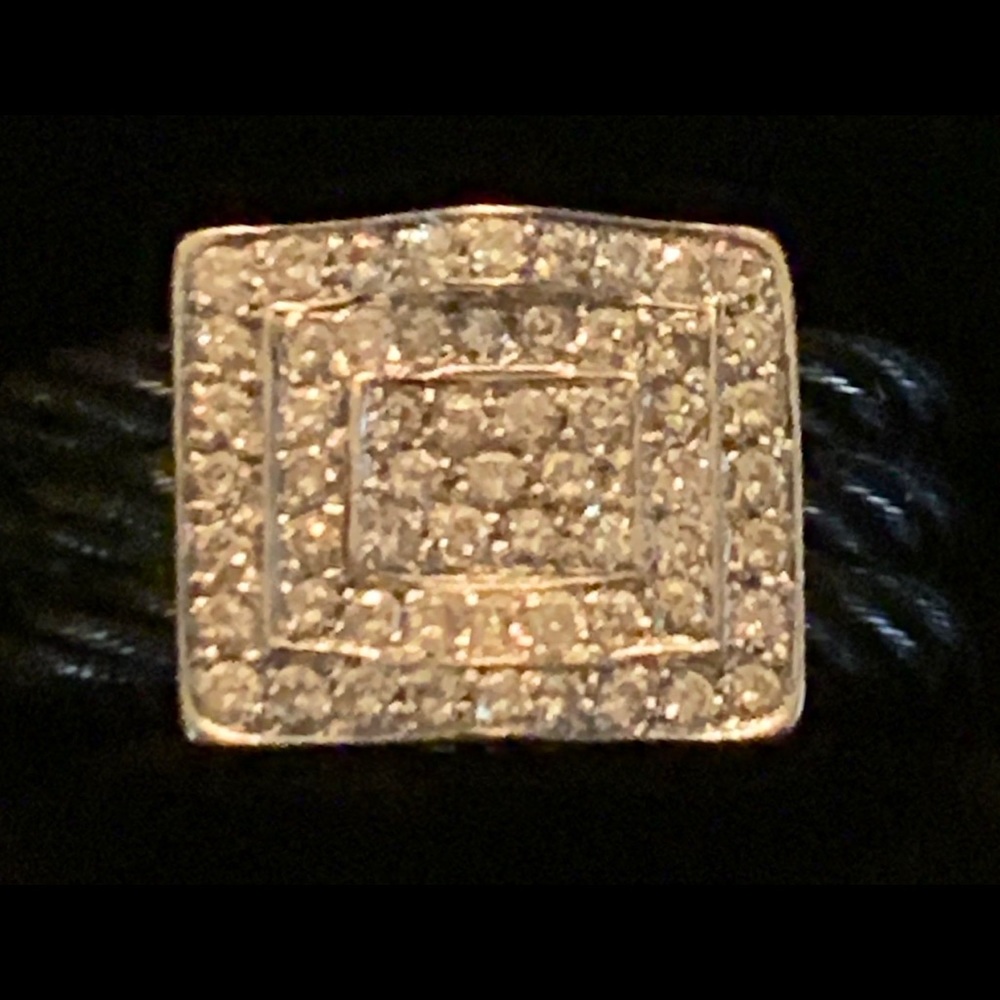 Beautiful 18k white gold & blackened steel ring